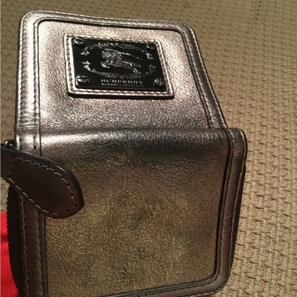 AUTHENTIC BURBERRY COMPACT WALLET IN GOOD PRE-LOVED CONDITION. ONLY $138.00.🔥🔥 - Picture 14 of 14